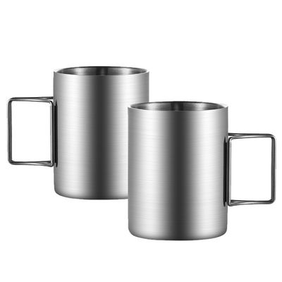 Une simple tasse d'eau portable en acier inoxydable à large bouche et un design minimaliste