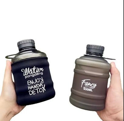 680 ml, tasse à boire directe de grande capacité, parfaite pour les étudiants et les activités de plein air.