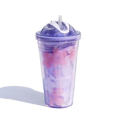 Boisson directe tasses de sakura rose isolées à double paroi tasse à thé en plastique à eau avec paille