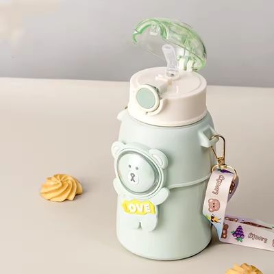 Coupe d'eau à la paille pour enfants avec isolation thermique à sangles