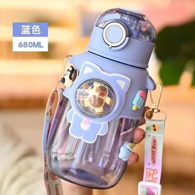 Bouteille d'eau en plastique de 680 ml avec paille parfaite pour les activités et les jeux en plein air des enfants