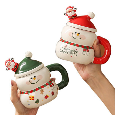 Le bonhomme de neige de Noël, une tasse de café, une tasse de ceramique, une tasse Mike, une boîte cadeau.