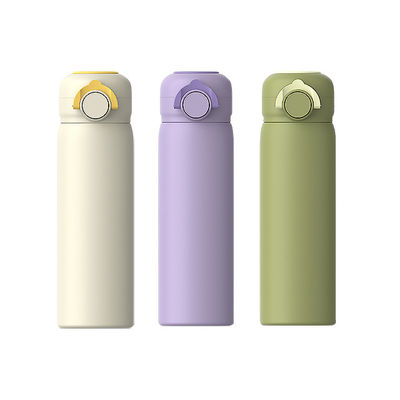 Restez rafraîchi sur votre aventure de conduite autonome avec cette tasse de thermos de design mignon