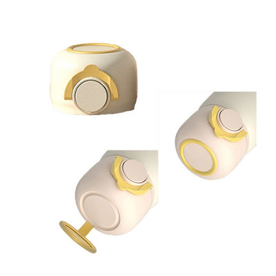 Restez rafraîchi sur votre aventure de conduite autonome avec cette tasse de thermos de design mignon