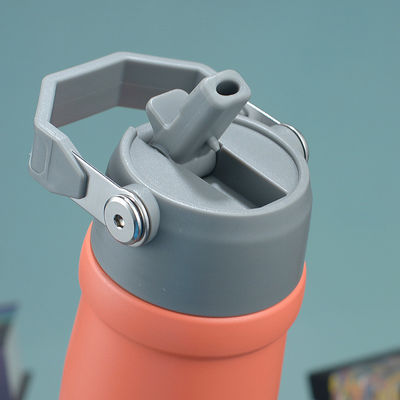 Bouteille d'eau de sport extérieur de 550 ml/650 ml avec boisson directe et conception isolée