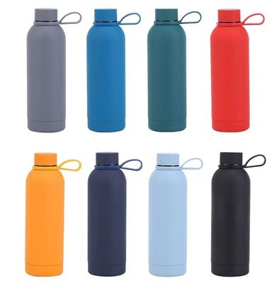 Design moderne couleur 304 bouteille en acier inoxydable isolée stock prêt bouche étroite