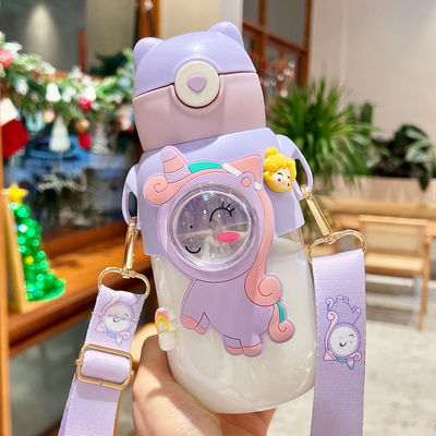 Matériau PC Cute Design Cartoon Bouteille d'eau en plastique sans BPA Coupe avec sangle et paille