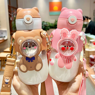 La vie quotidienne à la maison Ours mignons Portable en plastique grande capacité bouilloire à eau avec paille
