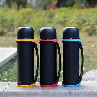 Conception sportive Grande capacité 2QT 64 oz Bouteille isolée sous vide avec tasse pour boissons chaudes