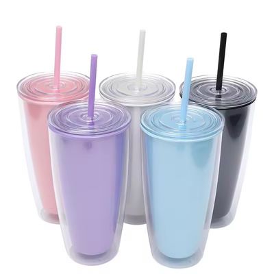 Une grande tasse de ventre 24 oz bouteille d'eau en plastique à double paroi avec paille et couleur personnalisée