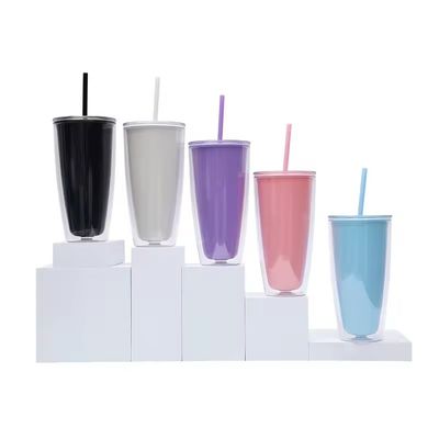 Une grande tasse de ventre 24 oz bouteille d'eau en plastique à double paroi avec paille et couleur personnalisée