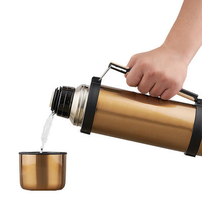 Une tasse à vide isolée Kawaii de 1200 ml, parfaite pour l'eau chaude et le café en déplacement.