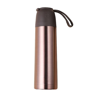Un flacon d'aspirateur de luxe pour cadeaux d'affaires avec fonction de garder la boisson chaude et froide 12-24h