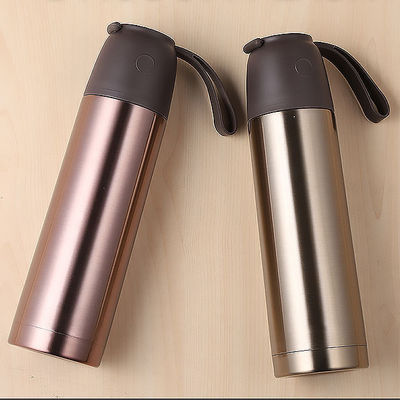 Un flacon d'aspirateur de luxe pour cadeaux d'affaires avec fonction de garder la boisson chaude et froide 12-24h