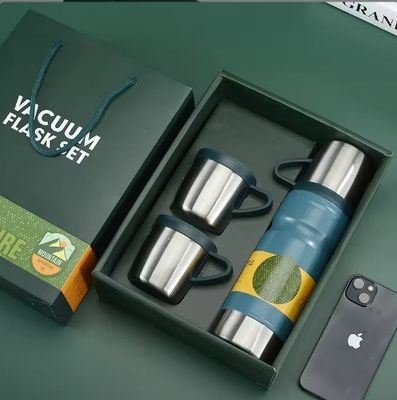 Un ensemble de cadeaux personnalisés gris clair pour affaires 680 ml Bouteille d'eau isolée à double paroi 304 Thermos à vide en acier inoxydable