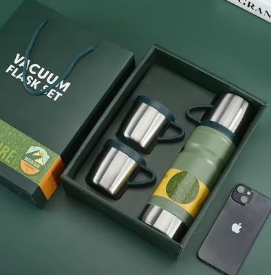 Un ensemble de cadeaux personnalisés gris clair pour affaires 680 ml Bouteille d'eau isolée à double paroi 304 Thermos à vide en acier inoxydable