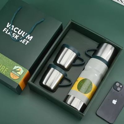 Un ensemble de cadeaux personnalisés gris clair pour affaires 680 ml Bouteille d'eau isolée à double paroi 304 Thermos à vide en acier inoxydable