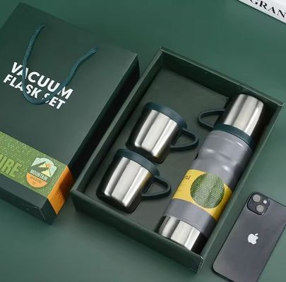 Un ensemble de cadeaux personnalisés gris clair pour affaires 680 ml Bouteille d'eau isolée à double paroi 304 Thermos à vide en acier inoxydable
