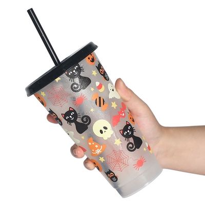 Coupe en plastique réutilisable avec accessoires inclus