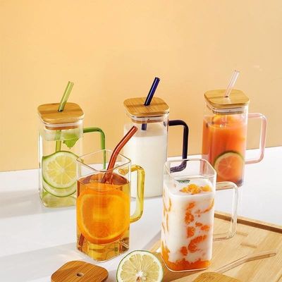 400ml Coupe en verre à poignée de couleur carrée avec couvercle en bambou et paille