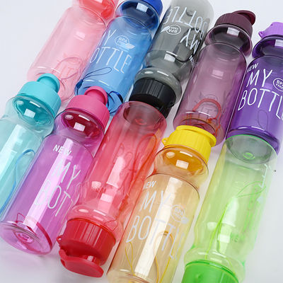 Des bouteilles d'eau en plastique sans BPA pour tous les environnements