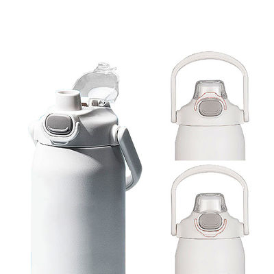Bouteille d'eau sous vide en acier sportif isolée