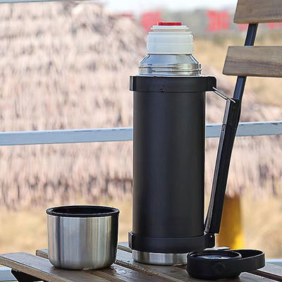 Bouteille d'eau isolée sous vide en acier inoxydable 304 de 1200 ml de capacité pour les activités de plein air