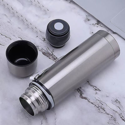 Style de conception classique 500 ml Logo personnalisé UV imprimé Flasque isolée Bouteille d'eau de sport