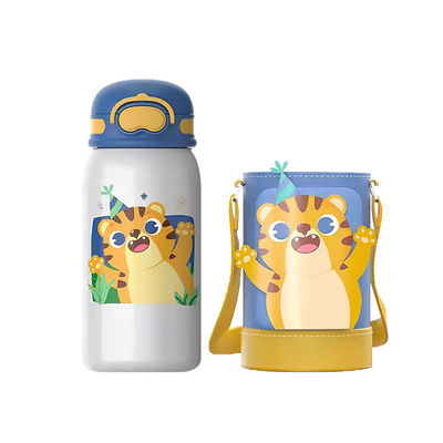 Restez hydraté n'importe quand n'importe où avec cette bouteille d'eau à double paroi de 550 ml.