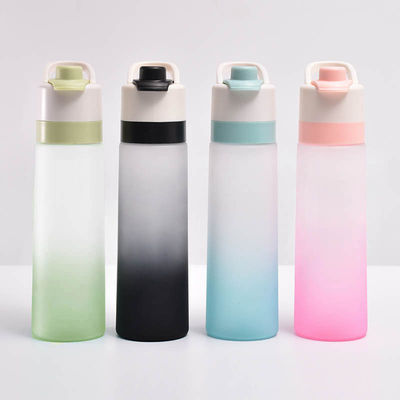 Vendez directement des tasses d'eau en plastique de sport simple avec une capacité de 750 ml