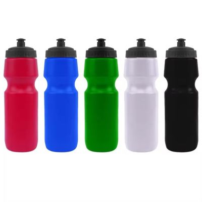 Logo personnalisé Acceptable 700 ml PE Bouteille d'eau de sport en plastique avec couvercle anti-poussière