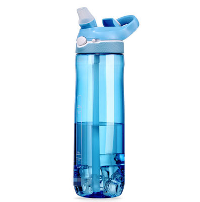 Colorié shaker de sport avec paille simple et populaire 25oz Tritan bouteille d'eau en plastique