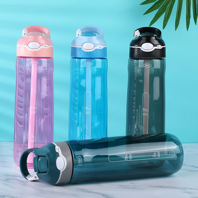 Colorié shaker de sport avec paille simple et populaire 25oz Tritan bouteille d'eau en plastique