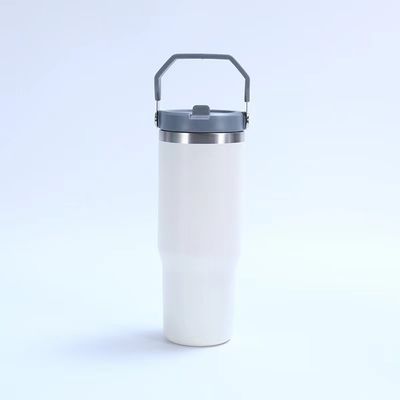 Des tubes de sport à sublimation forestière avec un couvercle et une poignée pour une capacité de 30 oz