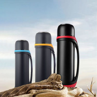 Bouteille d'eau isolée en acier inoxydable pour les adultes qui gardent les boissons chaudes et froides pendant le sport