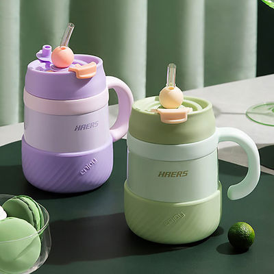 Une tasse en acier inoxydable pastel double paroi élégante et pratique pour les cadeaux pour enfants