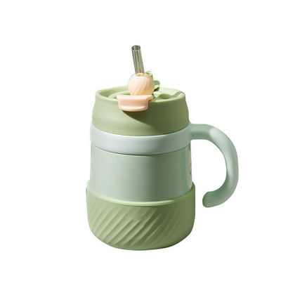Une tasse en acier inoxydable pastel double paroi élégante et pratique pour les cadeaux pour enfants
