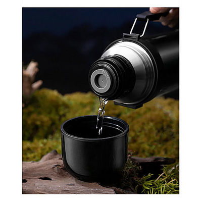 Voyagez de façon écologique avec cette bouteille d'eau en acier isolé sous vide réutilisable