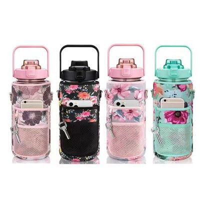 Bouteille d'eau de 2 litres adaptée aux voyages avec un manchon de rangement et un marqueur d'heure