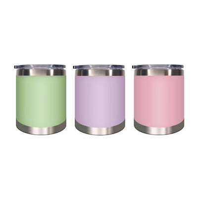Un tampon en acier inoxydable de 12 oz avec double isolation sous vide et couvercle