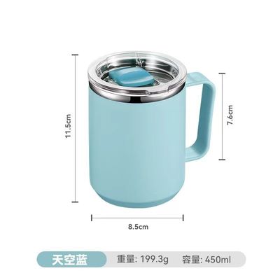 Une tasse de café en acier inoxydable à double paroi isolée avec couvercle