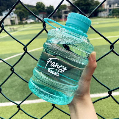 650 ml bouteille d'eau en plastique en mini-bouteille pour bouteilles de sport écologiques