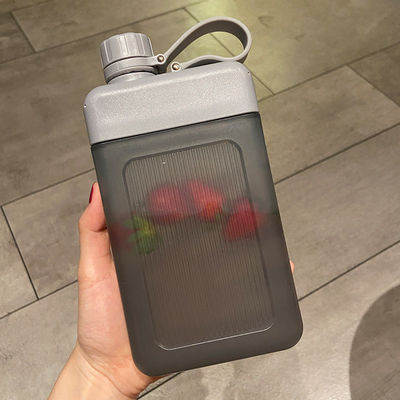 Bouteille d'eau carrée portable de 450 ml pour les voyages en plein air