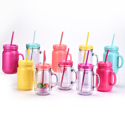 Coupe à boisson en plastique unisexe avec poignée et paille Capacité 501-600 ml Conception portable