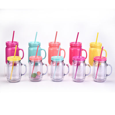 Coupe à boisson en plastique unisexe avec poignée et paille Capacité 501-600 ml Conception portable