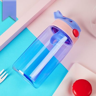 Bouteille d'eau pour enfants sans BPA avec couvercle et poignée en paille pour une eau bouillante durable