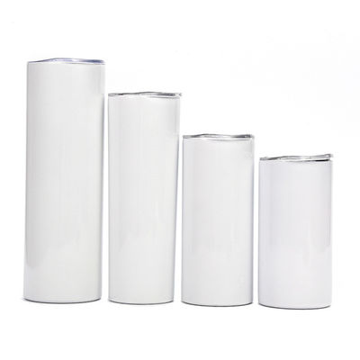 Une bouteille d'eau pour élèves de 12 oz, 20 oz et 30 oz. Une tasse droite avec couvercle et paille.