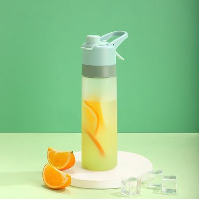 Conception Logo personnalisé 650ml bouteilles de pulvérisation en plastique pour les sports en plein air Bouteille créative
