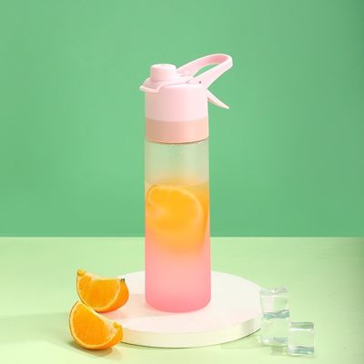 Conception Logo personnalisé 650ml bouteilles de pulvérisation en plastique pour les sports en plein air Bouteille créative
