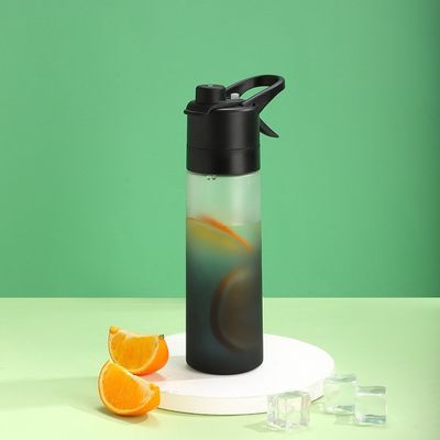 Conception Logo personnalisé 650ml bouteilles de pulvérisation en plastique pour les sports en plein air Bouteille créative